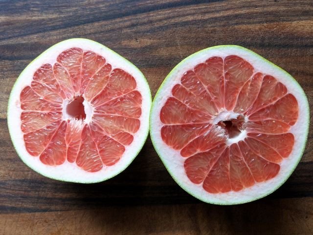 What is Pomelo and How To Eat One - Pomelo Fruit Cut in Half