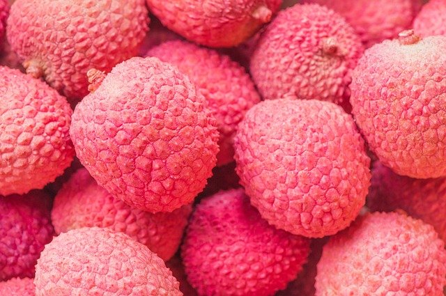 What is a Lychee and how to Eat one