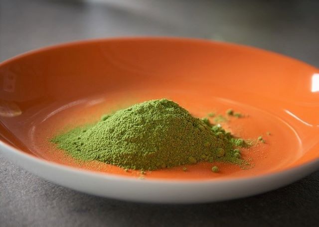 Moringa Leaf Powder - Eating Moringa with Recipe Ideas