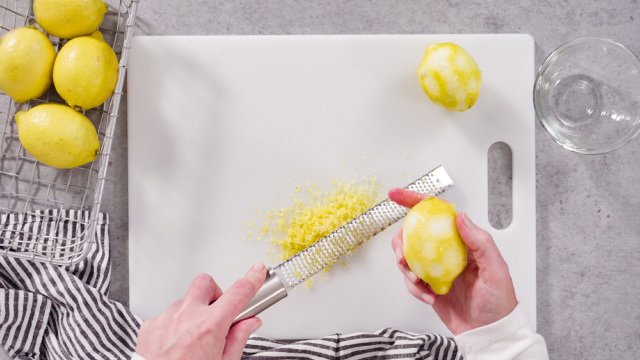 Zesting lemons using microplane