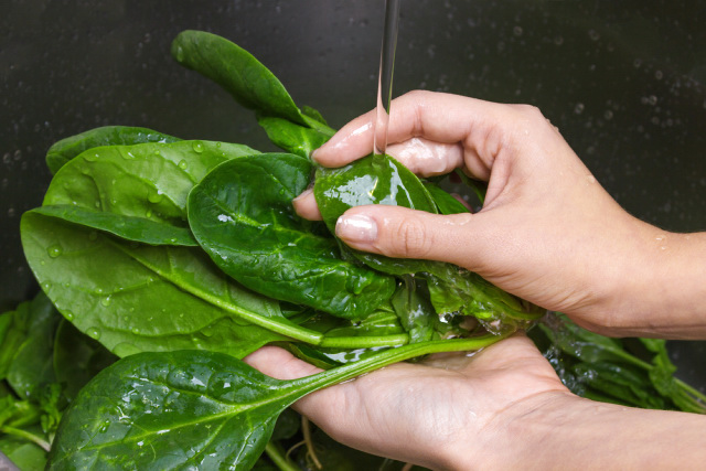 A woman washing the spinach